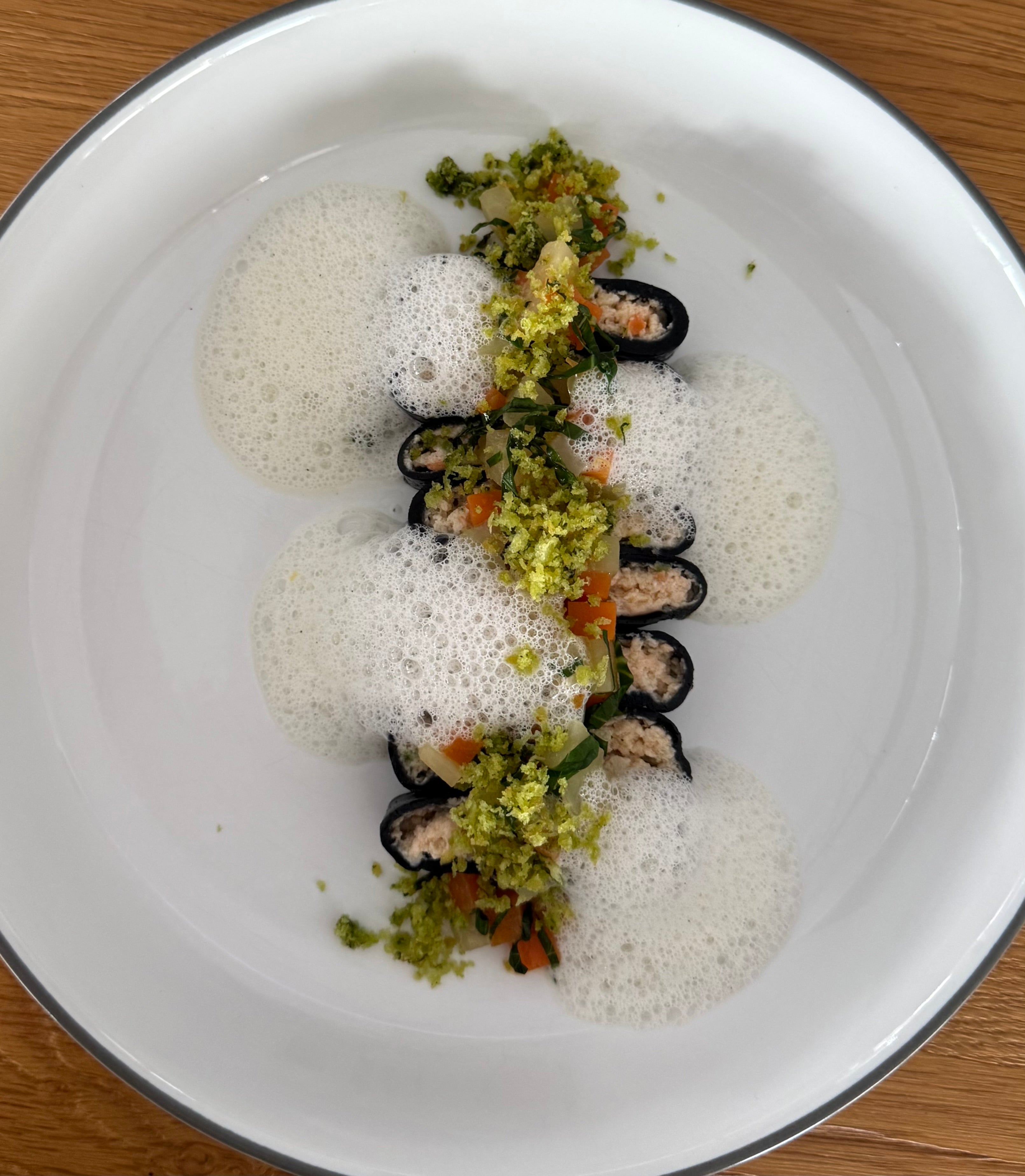Maultaschen Schwarze Perle - Lachs-Mousse mit Kräutern
