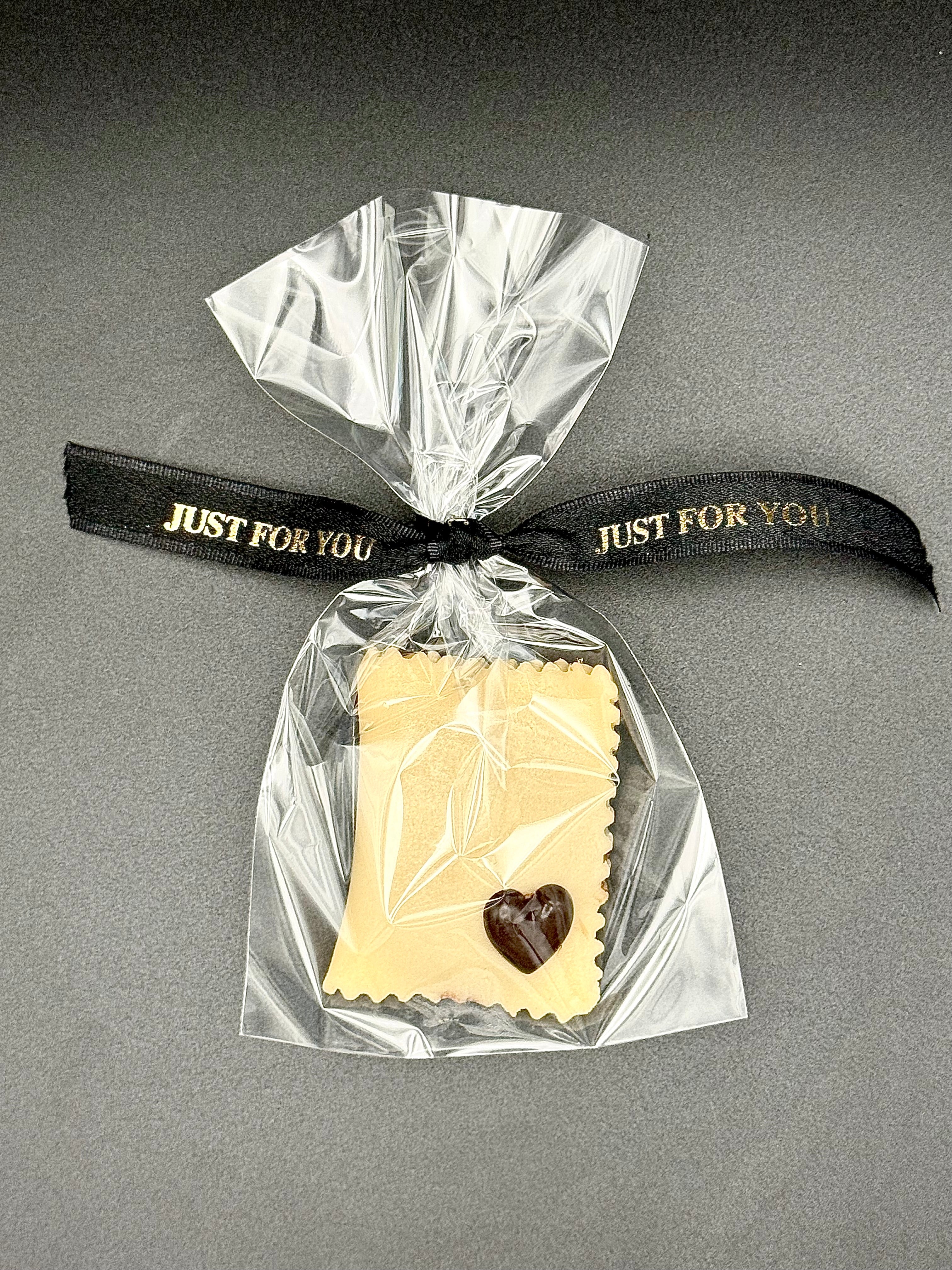 Goldstück – Marzipan-Maultasche mit Nougatkern